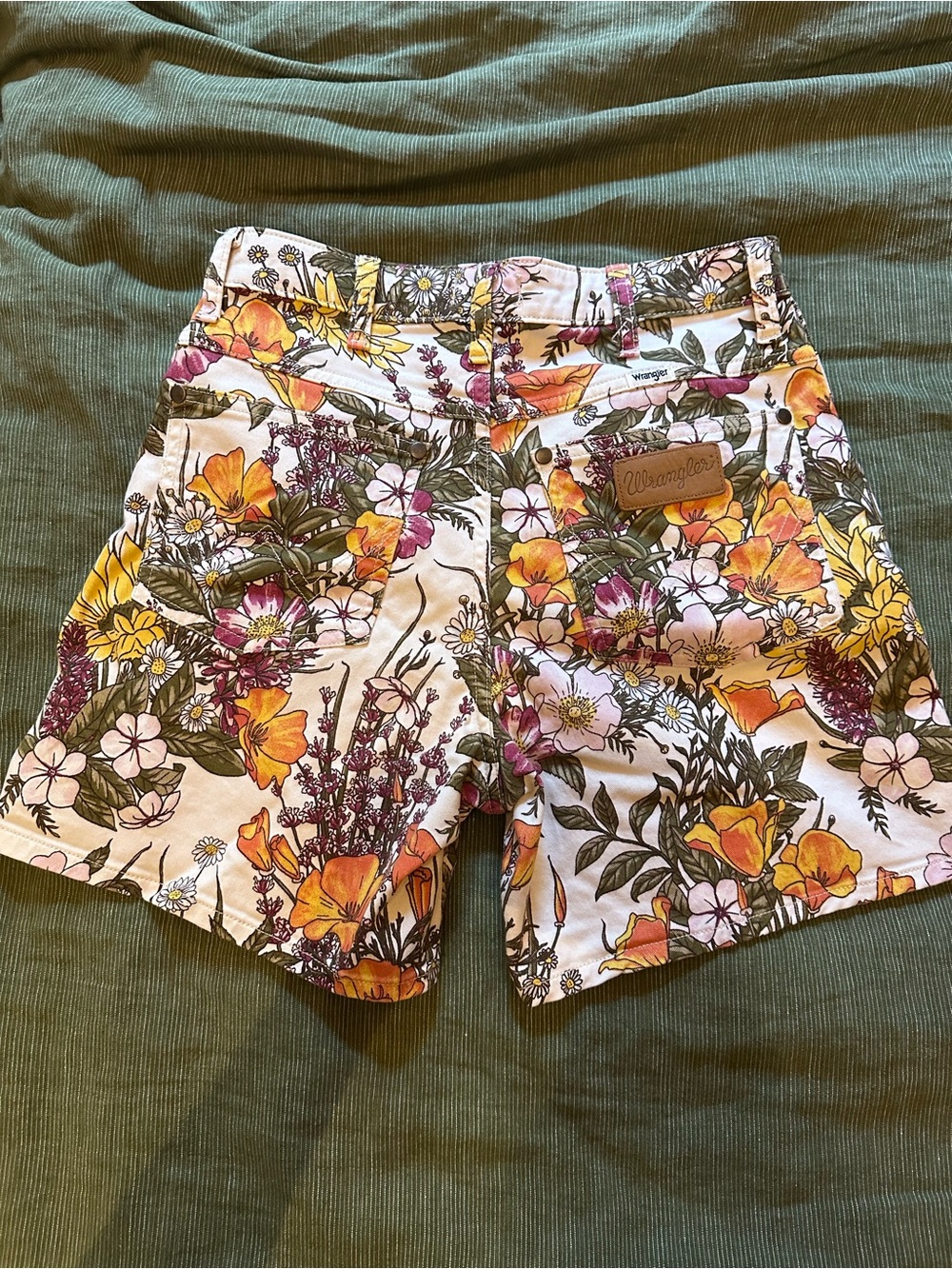Wrangler Cream Floral Cotton Shorts with Yellow & Orange Blooms - Picture 2 of 11